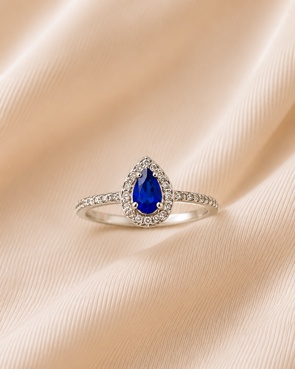 Anel cravejado gota azul